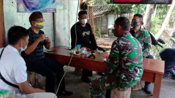 Lakukan Komsos, Satgas TMMD 110 Bojonegoro Usir Lelah